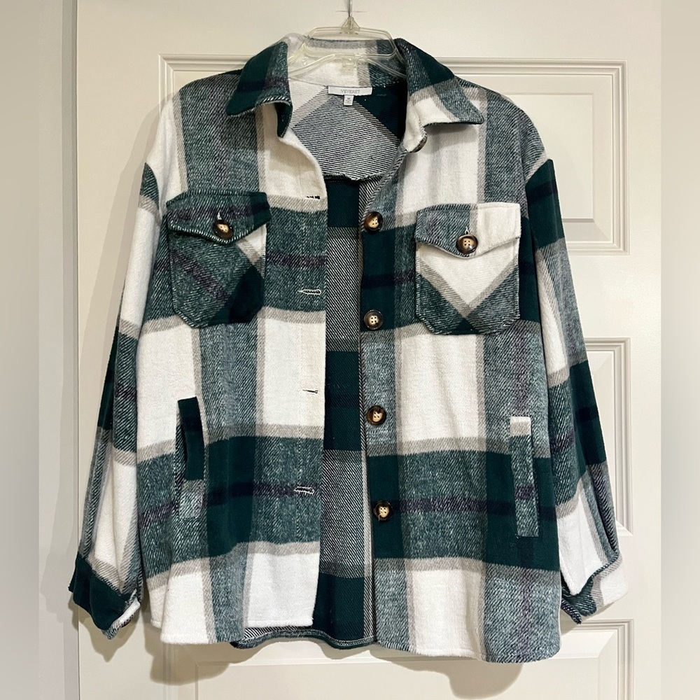 Veveret Green Plaid Button-Up Shacket with Pockets